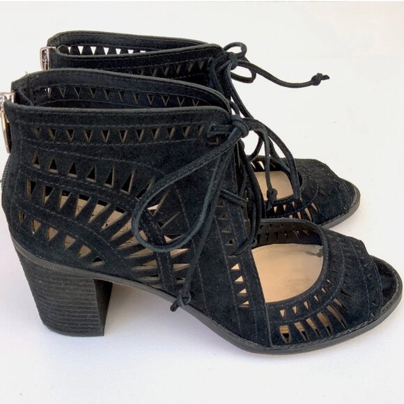 Vince Camuto Black Tarita Laser Cutout Suede Sandals Block Heel Lace Up Sz 9.5 - Picture 1 of 5